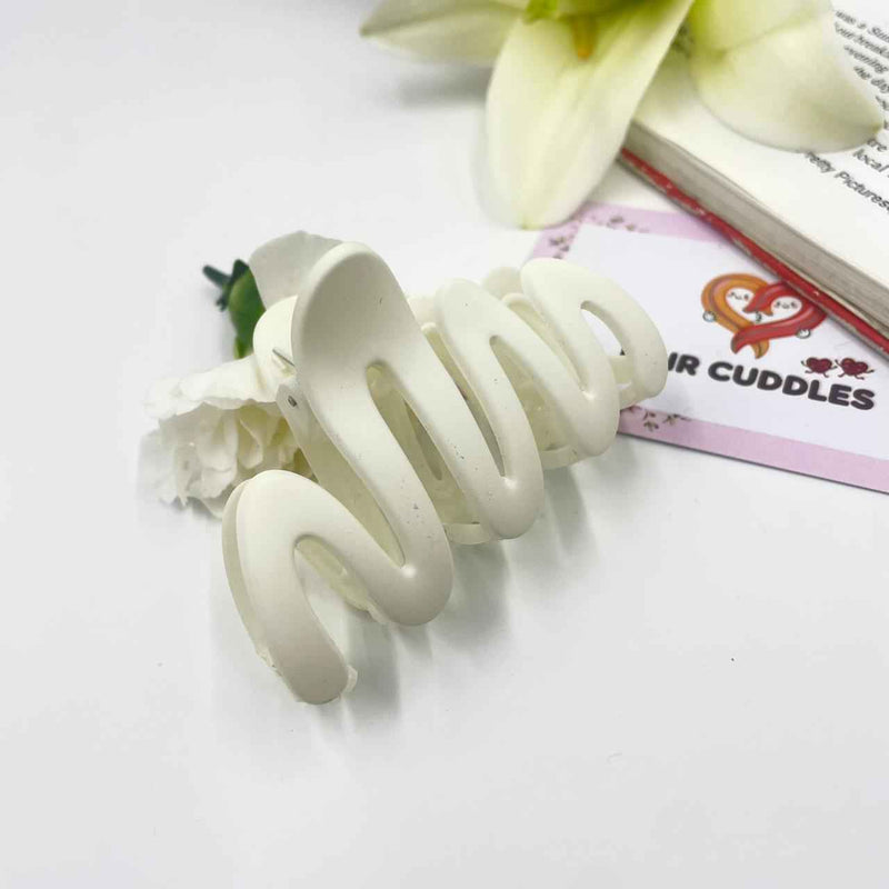 Girls White & Beige Gift Hamper – Elegant Hair Accessories Combo Set
