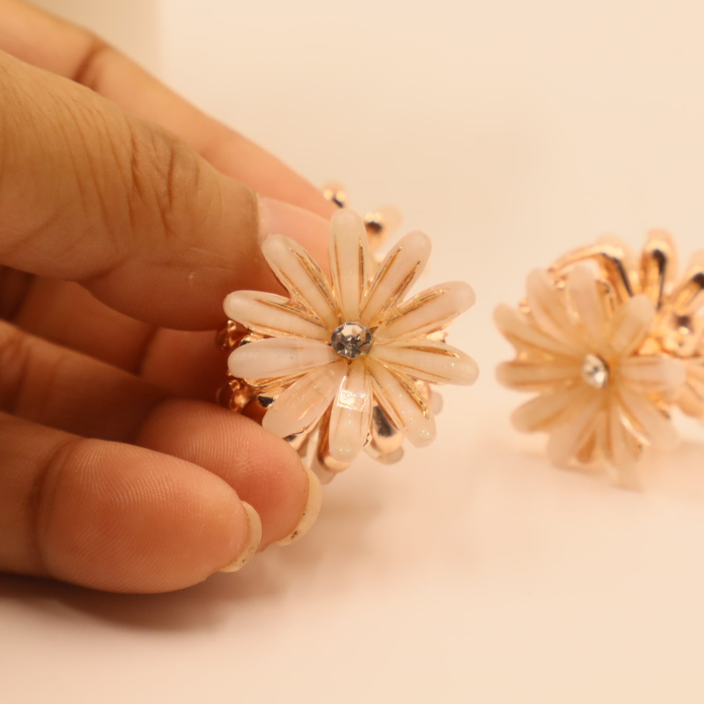 Hair Cuddles Stone Studded Flower Hair Claw- White, Small- Pack of 4 | Elegant Non-Slip Hair Clutcher for Women & Girls