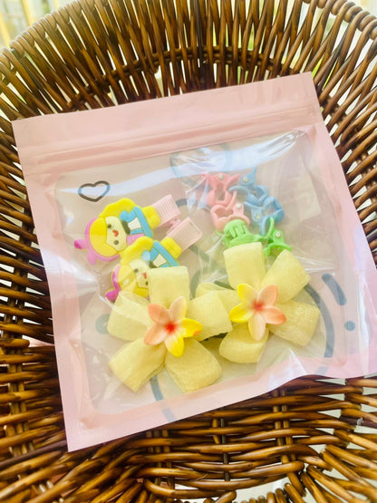 Hair Cuddles Navratri Kanjak Gift Set- Hair Accessories Set for Girls- 4 Cute Hair Clips and 6 Mini Claws- Stylish Hair Styling Kit for Kids