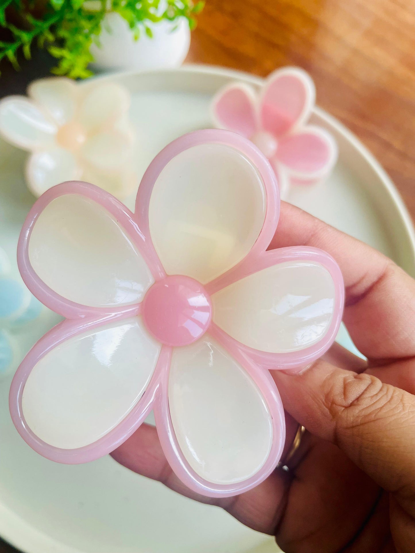 Hair Cuddles Big Flower Hair Claw Clips for Women & Girls | Korean Pastel Daisy Style Clutcher | Daily Wear Strong Grip 1 Piece