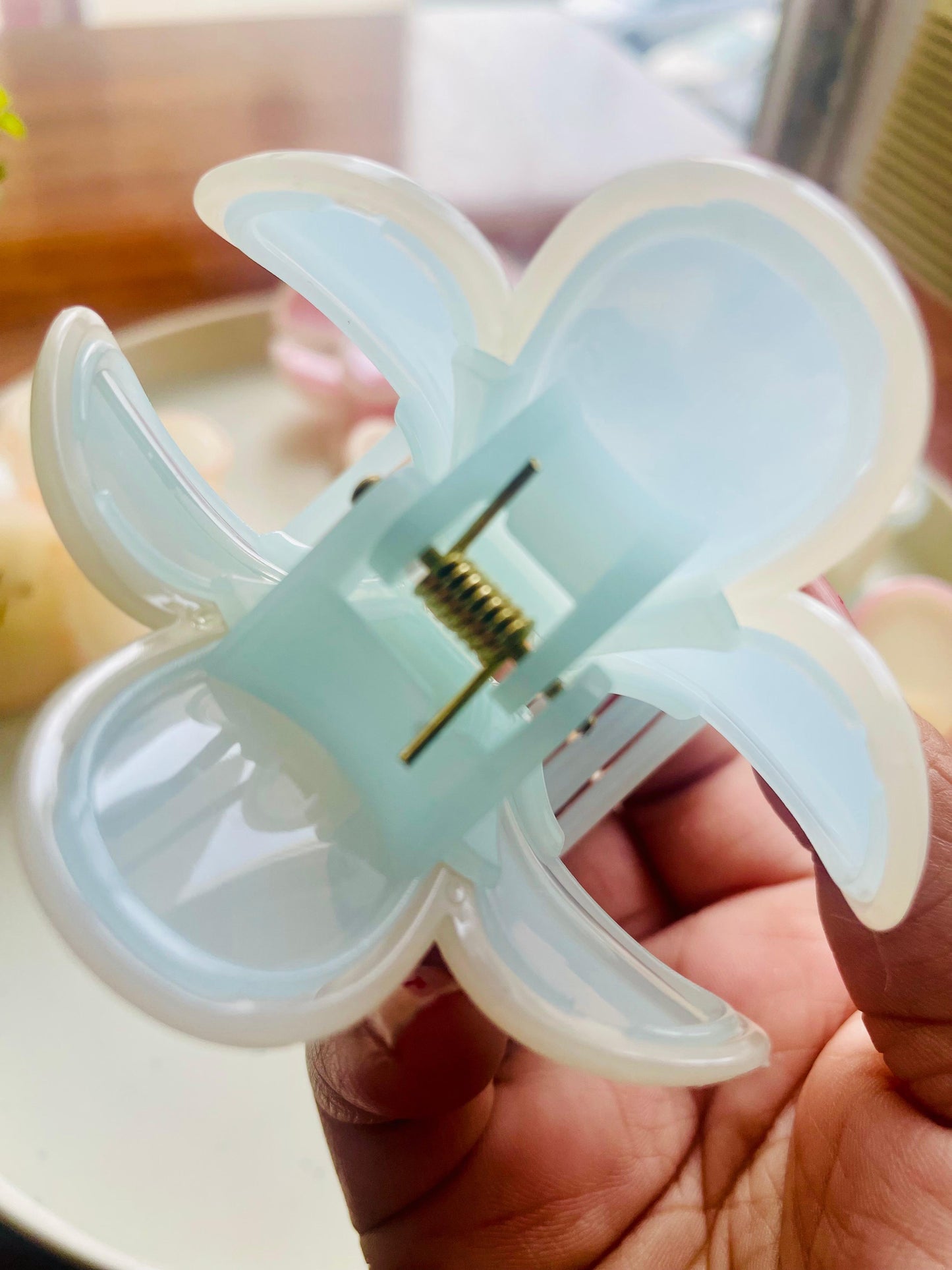 Hair Cuddles Big Flower Hair Claw Clips for Women & Girls | Korean Pastel Daisy Style Clutcher | Daily Wear Strong Grip 1 Piece