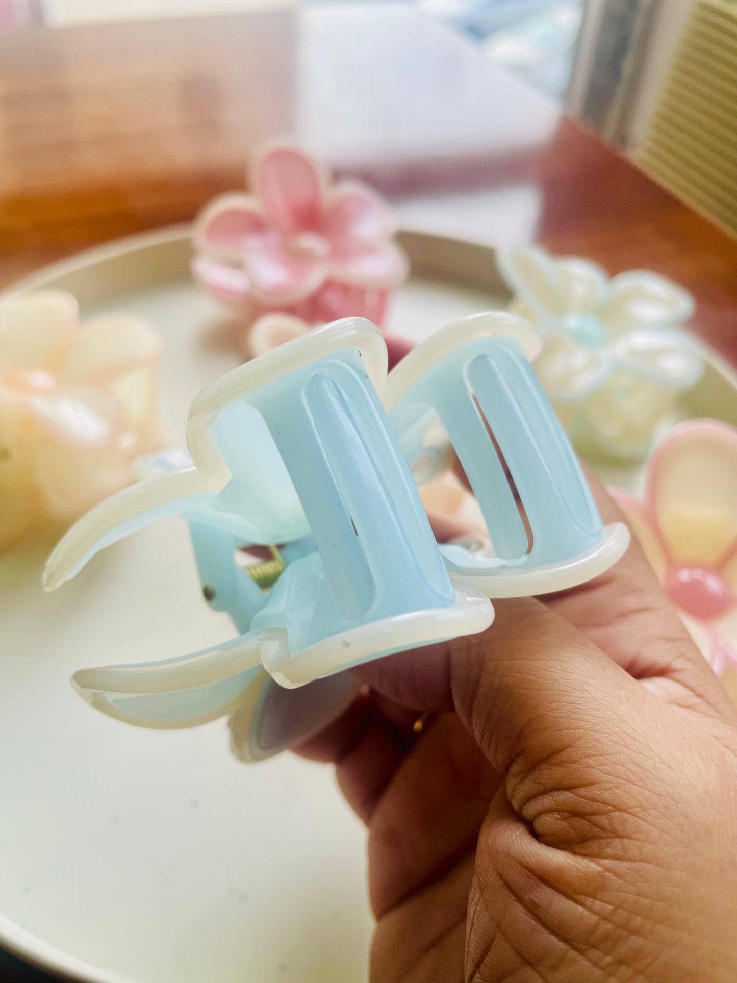 Hair Cuddles Big Flower Hair Claw Clips for Women & Girls | Korean Pastel Daisy Style Clutcher | Daily Wear Strong Grip 1 Piece