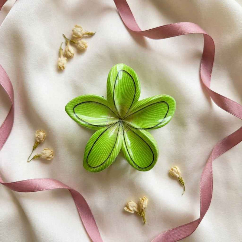 Glossy Blossom Claw Clips – Vibrant Floral Collection 🌺✨