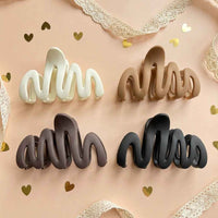 Luxe Wave Claw Clips 🤍